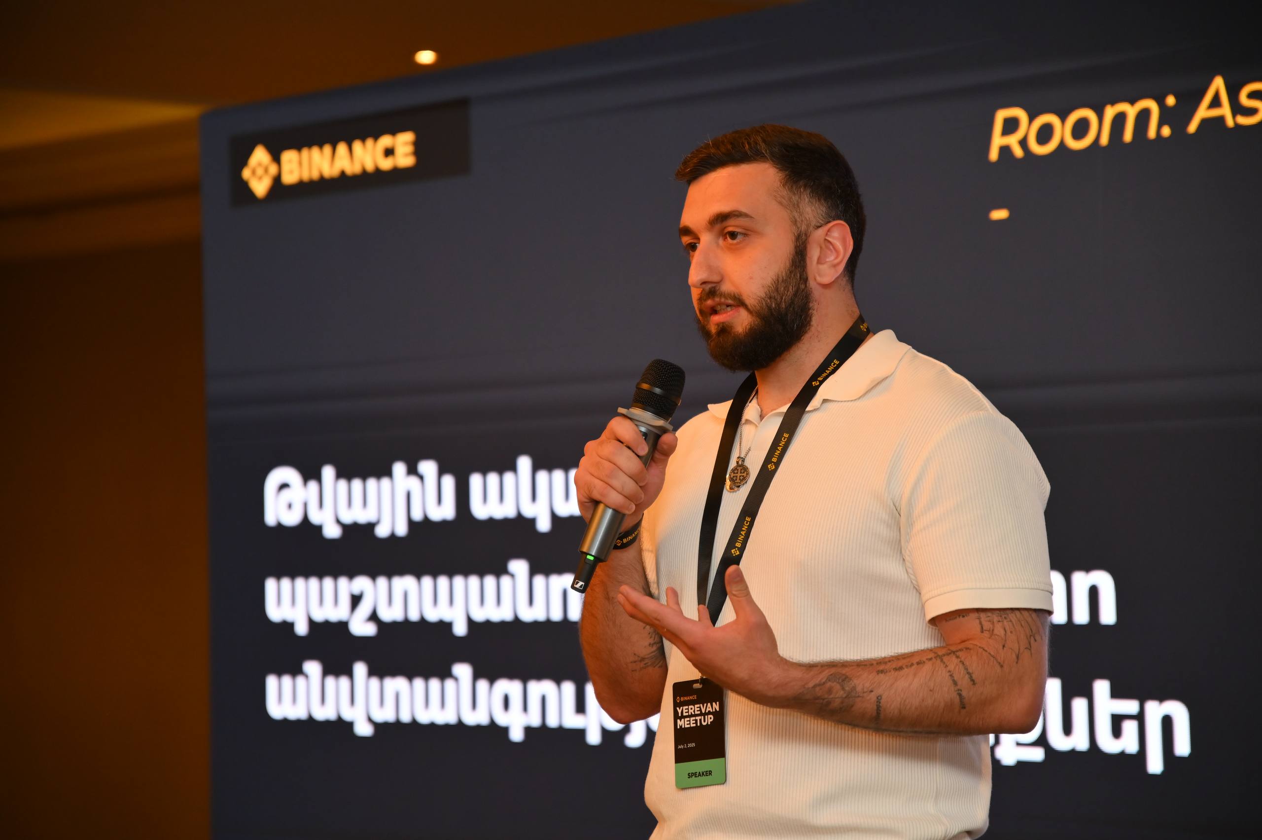 Arman Mamyan presenting at a technical workshop